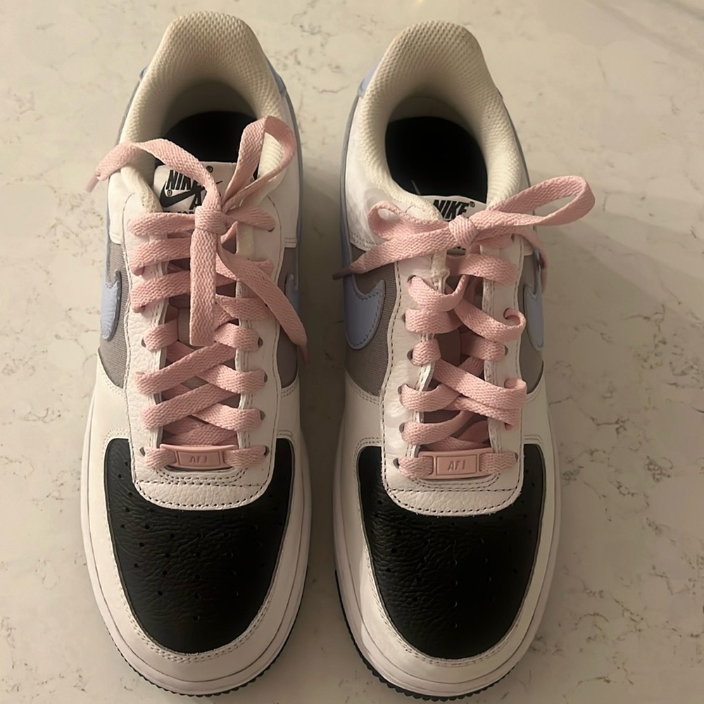 Brand new never worn women’s Air Force 1.